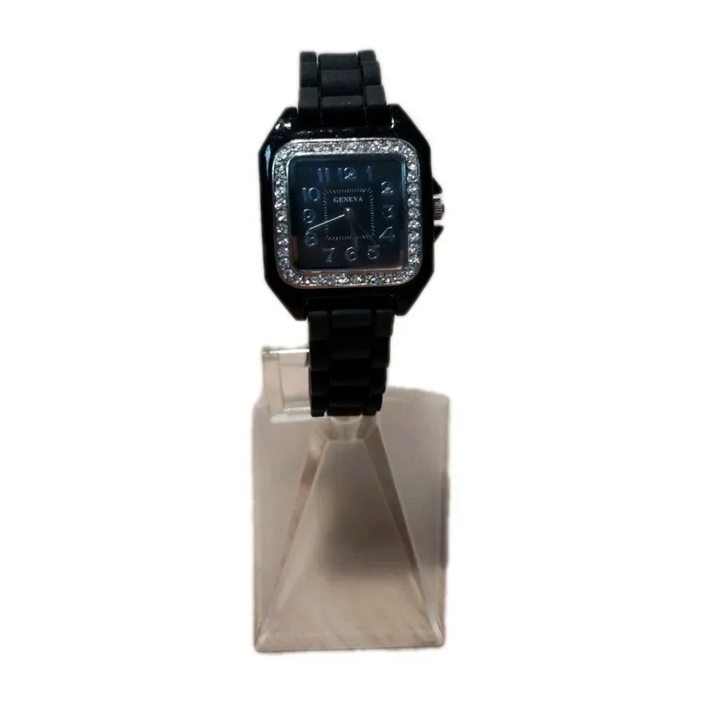 Geneva Analog‎ Wristwatch with a Silicone Buckle Band and Quartz Movement